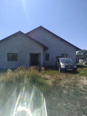 Vând casă si două anexe + 1 hectar teren intravilan - imagine 4