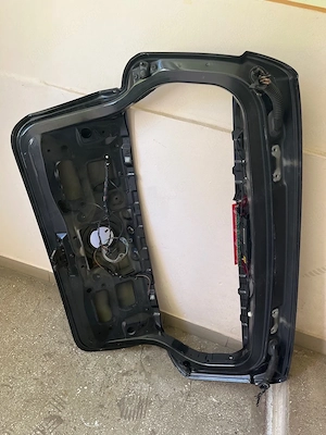 Vand haion bmw x1 negru fara geam in stare perfecta  - imagine 2