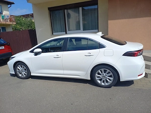 Vând toyota corolla sedan 1.8 hybrid 2023 - imagine 2