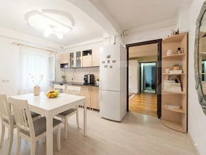Apartament 3 camere, 67 mp, 2 bai, etaj 2, zona Lipovei 