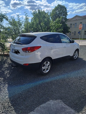 Vând Hyundai ix35, an 2014, benzina 1,6, km reali 292900. - imagine 2