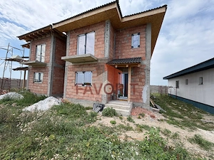 Duplex despartit cam tehnica | 5 camere | Toate utilitatile | 2 bai |