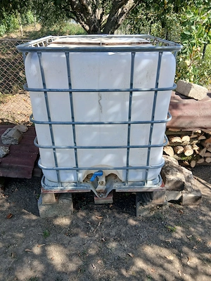 Vând bazin 1000L