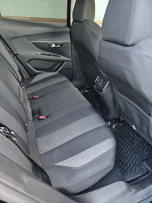 Vand Peugeot 3008, an 2018, 1.2 Benzina, 131Cp, km131000, distributie schimbata la 120000 - imagine 2