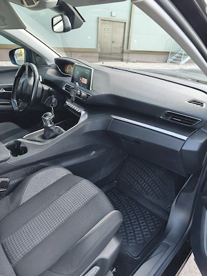 Vand Peugeot 3008, an 2018, 1.2 Benzina, 131Cp, km131000, distributie schimbata la 120000 - imagine 5