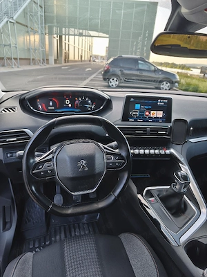 Vand Peugeot 3008, an 2018, 1.2 Benzina, 131Cp, km131000, distributie schimbata la 120000