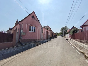 Casă cu garaj și spațiu pentru activitate auto, de vânzare în Rusciori