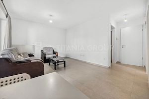 Studio modern | Kasper Coresi | Parcare & boxă - imagine 6