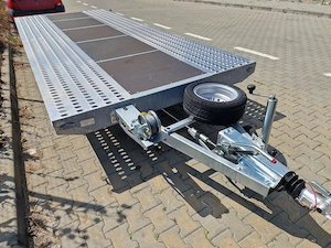 De inchiriat platforma auto 3,5t, 5m 2.1m remorca 750 kg basculabila