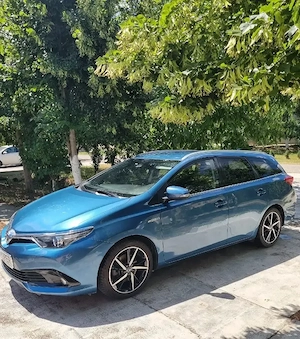 Toyota auris hibrid break an 2015 Euro 6 