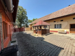 Pensiune + casă pe 5.500 mp, la poalele Munților Făgăraș – Gura-Vaii, Recea - imagine 2