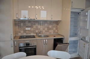 Apartament Lux 3 Camere Decomandat 2 Băi Centrala Proprie Zona Complexul Studentesc - imagine 2