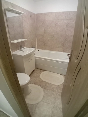 Medicina,de inchiriat apartament cu 2 camere,parter,400 euro - imagine 2
