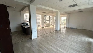 Spatiu Birouri luminos open-space - imagine 3