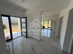 Casă individuală | 3 camere | 2 băi | 100 MP - 500 MP TEREN | Kaufland-Cetate - imagine 10