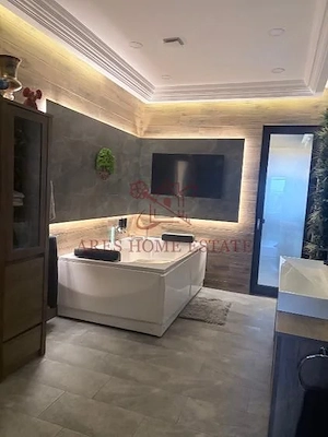 Vila deosebita cu piscina interioară - imagine 13