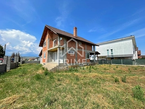 Casă individuală | 250 mp utili | 600 mp teren | Finisată la gri