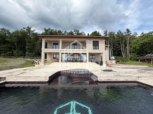Proprietate in stil neoclasic, 252 mp utili pe teren de 2950 mp - Panoramic