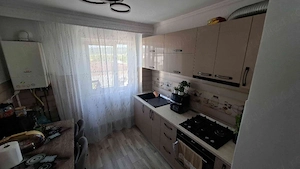 Apartament cu 3 camere + curte si anexa - imagine 2