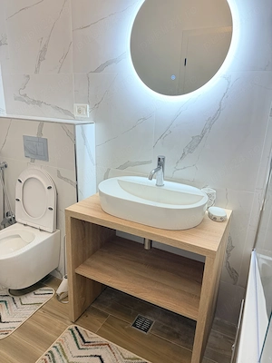 Închiriez apt 2 camere central  - imagine 5