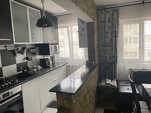Se închiriază apartament 3 camere, zona PECO, loc de parcare inclus - imagine 3
