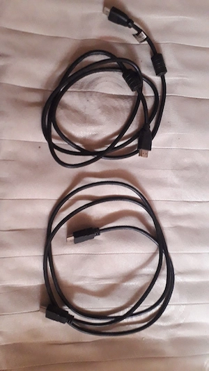 Vând două cabluri hdmi aproape noi