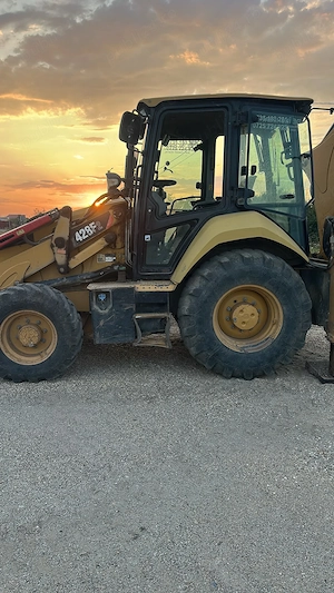 Vand Buldoexcavator CAT - imagine 4