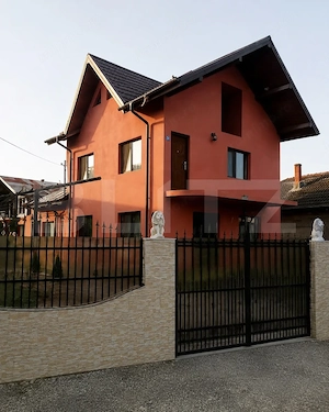 CASĂ SPAȚIOASĂ ÎN TEIȘ  P+1,  TOATE UTILITĂȚILE, 4 KM FAȚĂ DE TÂRGOVIȘTE