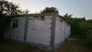 Casa tunrata pana la centură cu teren de 2800m  - imagine 4
