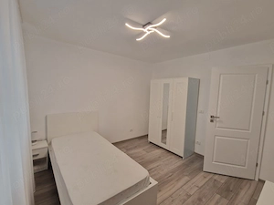 Persoana fizica inchiriez pe termen lung(minim 1 an) apartament decomandat cu 3 camere(3 10 cu lift) - imagine 4