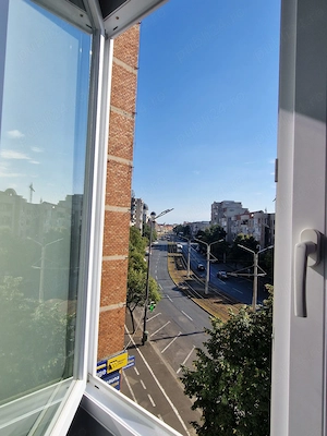 Persoana fizica inchiriez pe termen lung(minim 1 an) apartament decomandat cu 3 camere(3 10 cu lift) - imagine 8