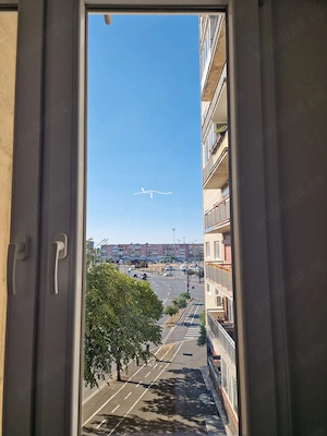 Persoana fizica inchiriez pe termen lung(minim 1 an) apartament decomandat cu 3 camere(3 10 cu lift) - imagine 9