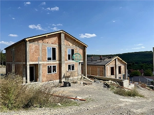 Case tip duplex de vanzare, 101 mp utili, 230 mp teren, in Corunca