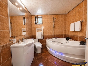 Casa familiala,790mp teren,5+dormitoare, livada,2 garaje,panouri 8 kW, Tarnaveni
 - imagine 7