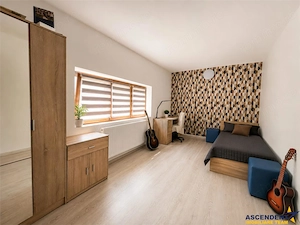 Casa familiala,790mp teren,5+dormitoare, livada,2 garaje,panouri 8 kW, Tarnaveni
 - imagine 10