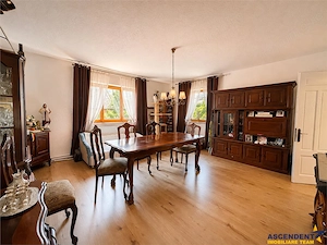 Casa familiala,790mp teren,5+dormitoare, livada,2 garaje,panouri 8 kW, Tarnaveni
 - imagine 8