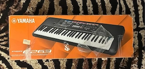 Orgă Yamaha PSR-E263