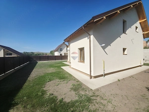 Casă / Vilă cu 4 camere de închiriat în zona Calea Romanului - imagine 8
