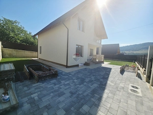 Casă / Vilă cu 4 camere de închiriat în zona Calea Romanului - imagine 9