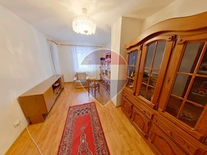 Casă / Vilă cu 8 camere de închiriat - imagine 11