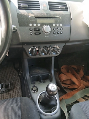 Dezmembrez Suzuki Swift 1,3 GL 4WD (4x4) avariat - imagine 7