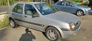 Vând Ford fiesta 1.3 benzina anul 2000 km 24600 preț 4000 negociabil  - imagine 2