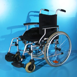 Scaun cu rotile  Drive - latime sezut 48 cm