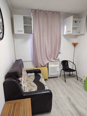 Închiriez garsoniera 