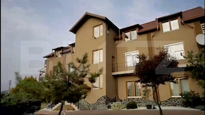 Apartament cu 3 camere, 80 mp, teren 3.000 mp, zona Reghin - imagine 6
