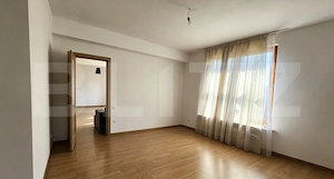 Apartament cu 3 camere, 80 mp, 3.000 mp teren, zona Reghin - imagine 3