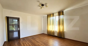 Apartament cu 3 camere, 80 mp, teren 3.000 mp, zona Reghin - imagine 4