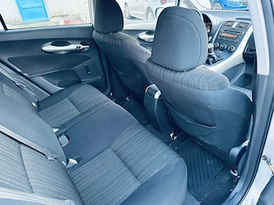 Toyota Auris  1.4Benzina  A C Geamuri+Oglinzi Electrice - imagine 7