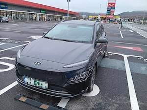 Vand masina electrica: Hyundai Kona Electric -aprilie 2023-136 CP HIGHWAY NAVY+  - imagine 2