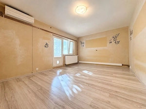 3 camere decomandat, etaj 1, centrală proprie, 2 balcoane + logie